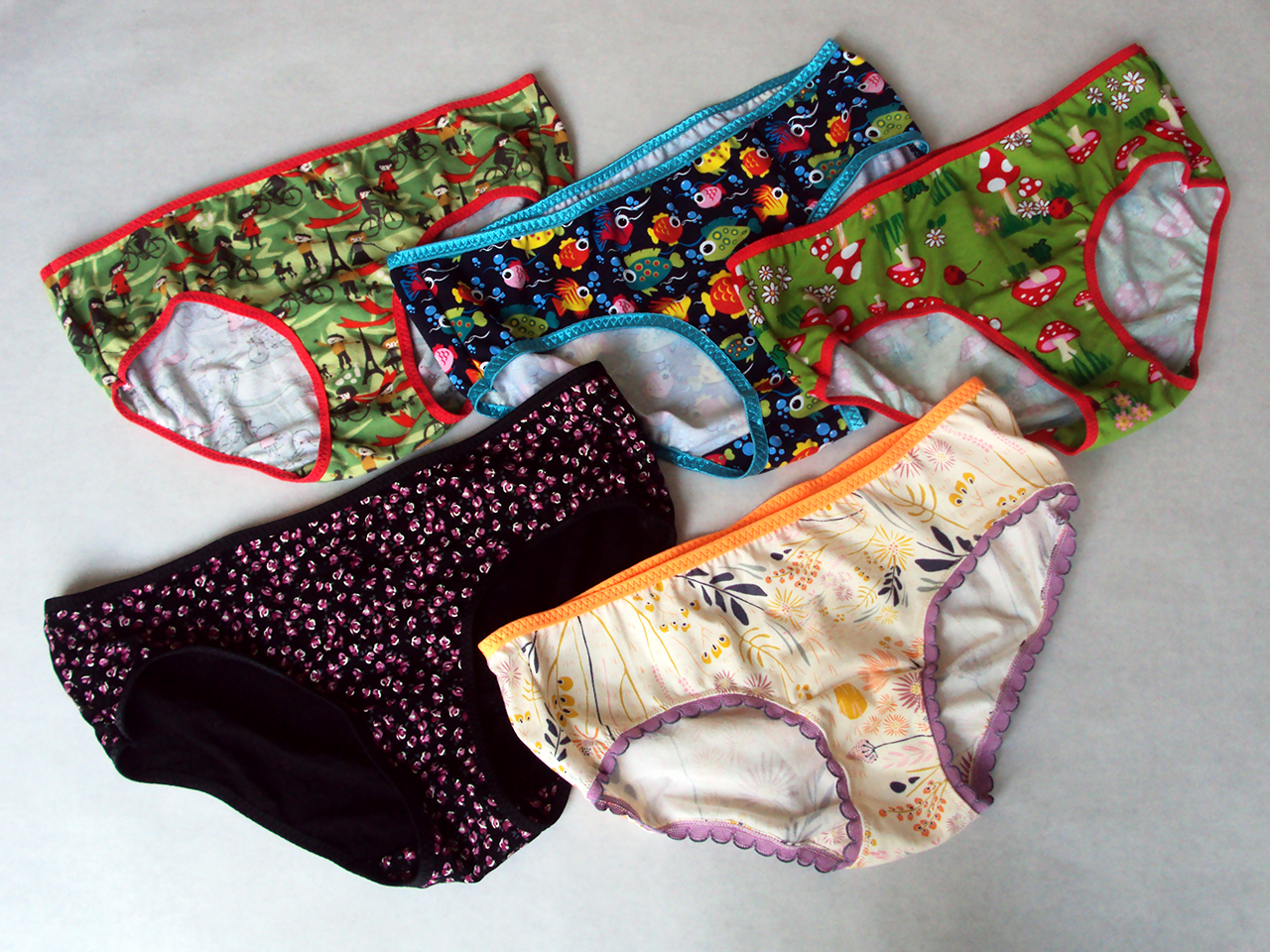  Winging Day Big Girls 100% Cotton Panties Cute Prints Underwear  Size 10