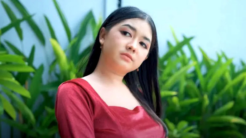 Dia Kurang - Yelsi Anggreni
