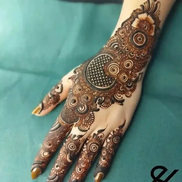 back hand mehndi design