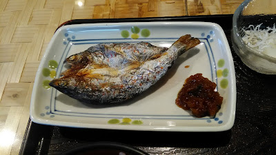 馬路村温泉の朝食　めずらしい山女魚の開き　アップ