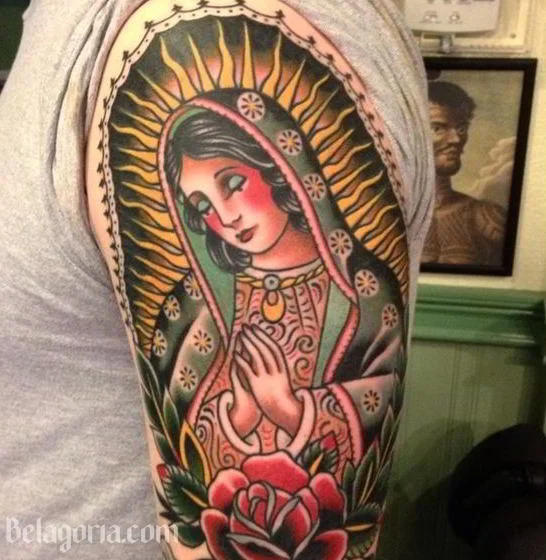 Un tatuaje cristiano para mujer