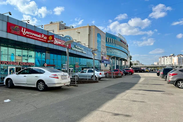 Новоясеневский проспект, торговый центр «Твин Плаза»