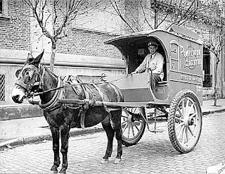 BUENOS AIRES YA NO TIENE PAN A DOMICILIO: EL CARRITO ROJO DEL PANADERO