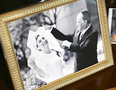 Abbie Dorn and her father, Paul Cohen, celebrate her marriage. After her children were born, she and her husband divorced. (Los Angeles Times)