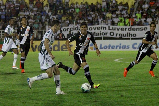 Vasco sofre gol nos acréscimos e deixa escapar a vitória sobre o Luverdense