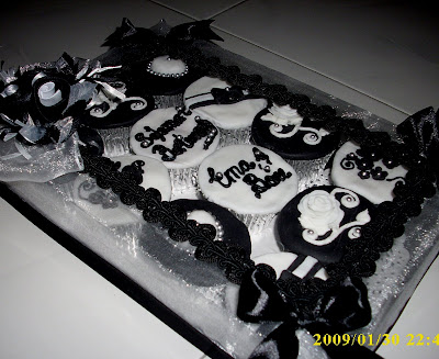 pictures of black and white cupcakes