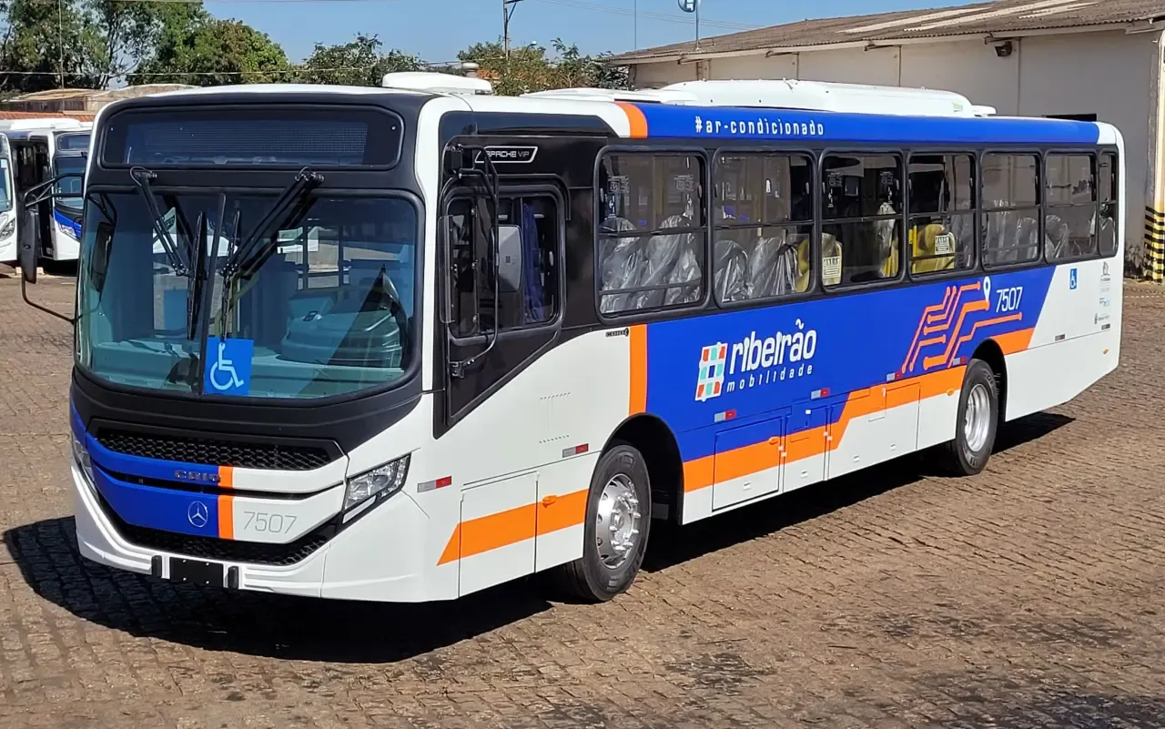 Ônibus urbano da Mercedes-Benz