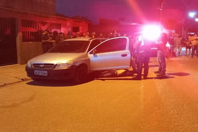 Homem é morto a tiros dentro de carro em Porto Velho