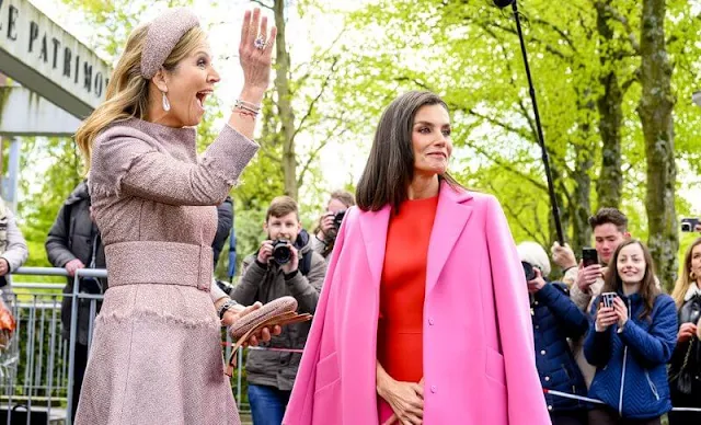Queen Letizia wore a pink coral dress and pink coat by Carolina Herrera. Queen Maxima wore a tweed jacket by Claes Iversen