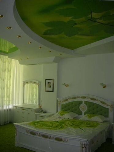 ceiling-decoration-ideas-green-flower
