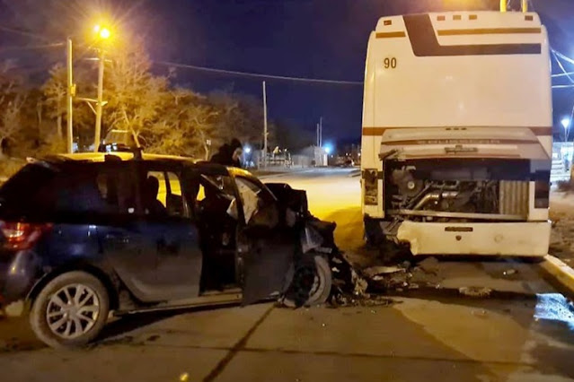 Taxista choco contra un omnibus estacionado