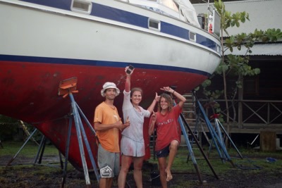 Ken, Karin e Nina - Família Suíça trabalhando no Makaio