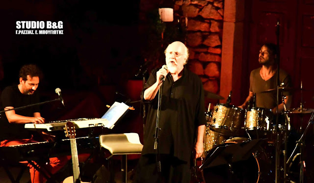 Μαγική η συναυλία του Διονύση Σαββόπουλου με πανσέληνο στο Παλαμήδι (βίντεο)