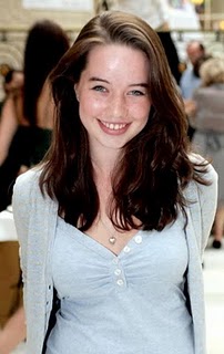 Anna Popplewell Hairstyle on Anna Popplewell Hot Wallpaper