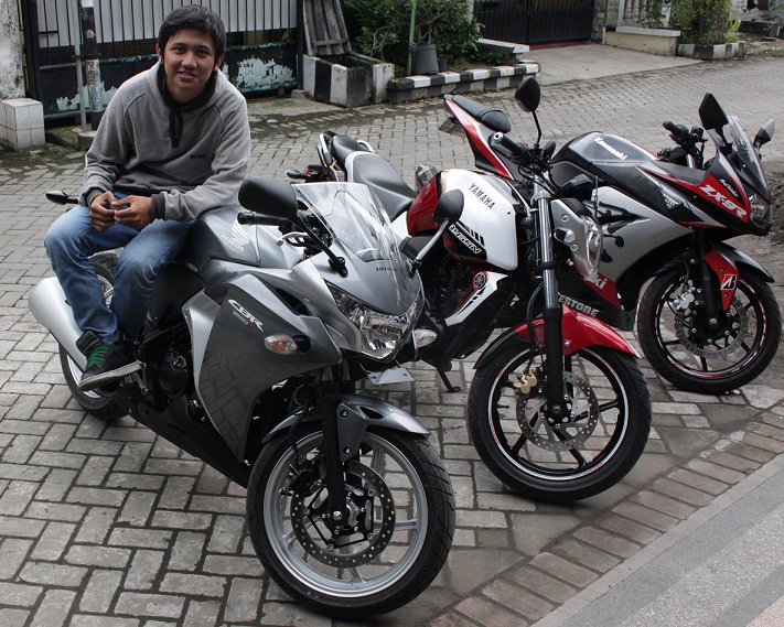 GAMBAR FOTO Cutting sticker cbr 250  Oto Trendz