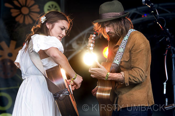 Angus and Julia Stone live in Paris