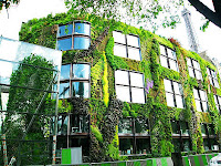 Vertikal garden untuk membangun gedung berkonsep alam