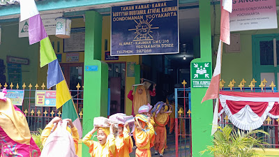Kreatif! TK ABA Kauman Gelar Simulasi Gempa Megathrust Sambil Bernyanyi dan Berbaris