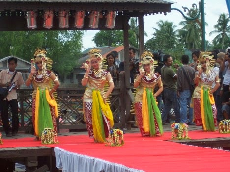 Dance Baksa Kambang SENI BUDAYA INDONESIA