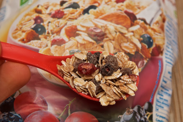 Muesli Superfruits Bjorg - Muesli - Bjorg - Petit-déjeuner - dessert - bio - Raisins - Amandes - Cranberry - Superaliments - Végétarien - Myrtille - Fruits rouges - Cassis - Céréales - Compote