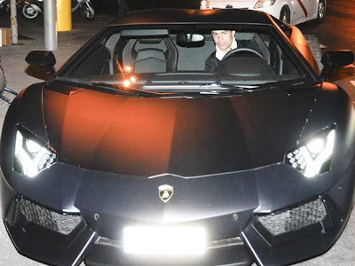 Cristiano Ronaldo desfila com sua Lamborghini 3