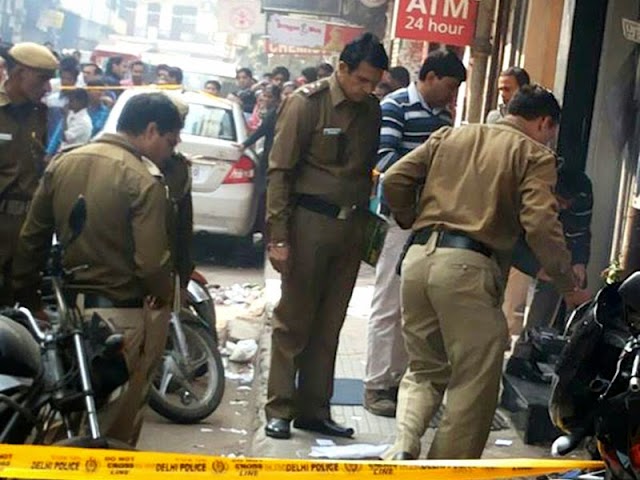 Delhi: Miscreants loot Rs. 1.5cr from cash van near Kamla Nagar ATM, gun down guard