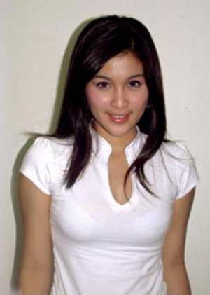 telanjang bugil Sandra Dewi