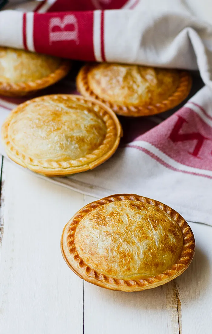 Pie with chicken satay filling