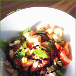 Salada de tomate, manjericão e vinagre balsâmico