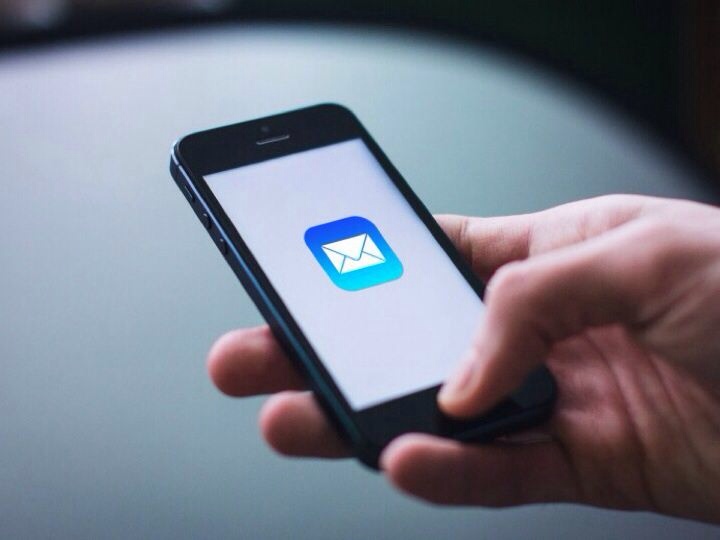  Salah satu manfaat utama iPhone yaitu sanggup menciptakan kau tetap bekerjasama dengan hampir  8 Cara Praktis Memperbaiki Email iPhone yang Tidak Berfungsi