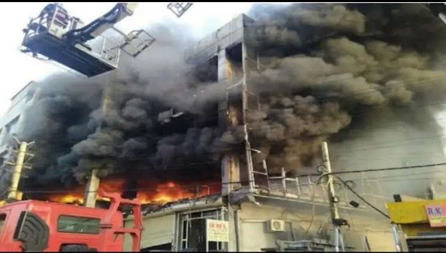 कपड़ा फैक्टरी में लगी आग, चार लोगों को बचाया गया