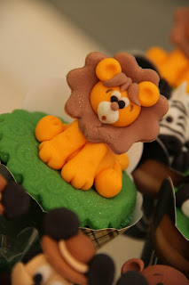doce cupcake decorado safari leão