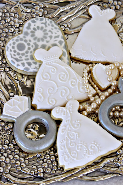 stenciled heart cookies