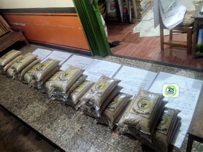 1-Benih padi yang dibeli EUIS SUTARSIH Sukoharjo, Jateng (Sebelum packing karung ).