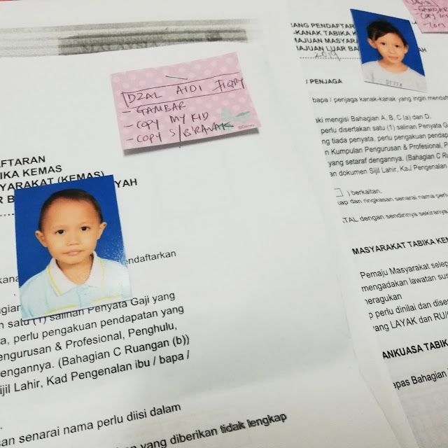 Settled Daftar Anak Untuk Tabika KEMAS 2019 - Bila pendaftaran TABIKA KEMAS sah open, as usual mummy lelaju buat submission hehe. Pantas? Wajiblah pantas uolss. Kang terlepas pulak, kang. Senang setle satu bab ni. Lepas ni, terus prepare bab kasut sekolah, stokin, alat tulis anak-anak je ! Tahun depan, dedua anak sekolah di TABIKA KEMAS yang sama. Senang kan, dekat dengan rumah dan sekolah bersama-sama.