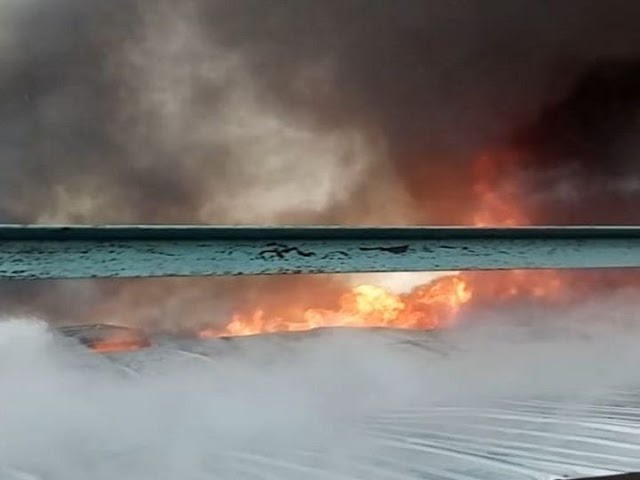 आग:कोल्ड स्टोरेज-चायपत्ती गोदाम में लगी आग, दमकल की 6 गाड़ियों से आग पर पाया काबू, लाखों का नुकसान