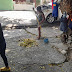 NIÑAS BARRIENDO FRENTES DE NEGOCIOS DE SUS PADRES LLAMAN LA ATENCIÓN EN CENTRO DE SAN CRISTÓBAL