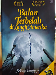 Novel Bulan Terbelah di Langit Amerika