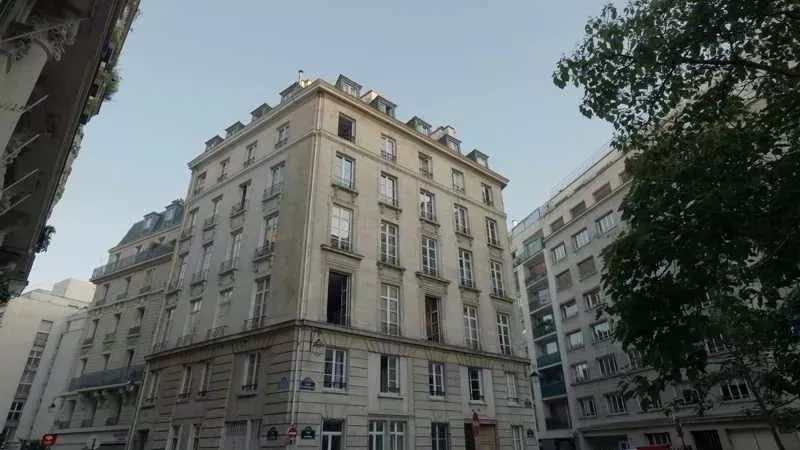 1- The house where Emily lived in the series During your trip to Paris, head to the 5th arrondissement in the Latin Quarter in Paris, to see the house where you lived and acted throughout the series. The house is located on the fifth floor, one block from the Panthéon and about 200 meters from the Sorbonne and Le Jardin du Luxembourg, where Emilie used to go for a walk.