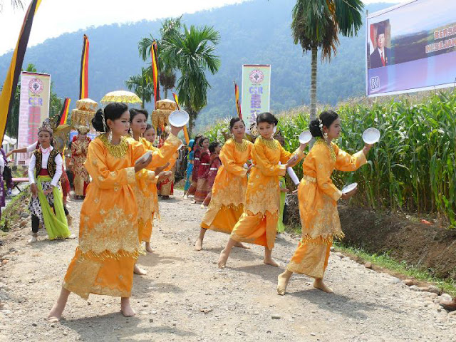 Sumatera Barat di Terokai: Tarian Piring ( Tari Piriang )