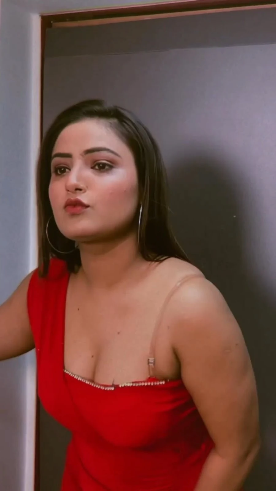 shyna khatri cleavage red dress pehredaar actress