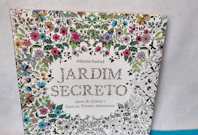 Livro de colorir antiestresse Jardim secreto R$25,00