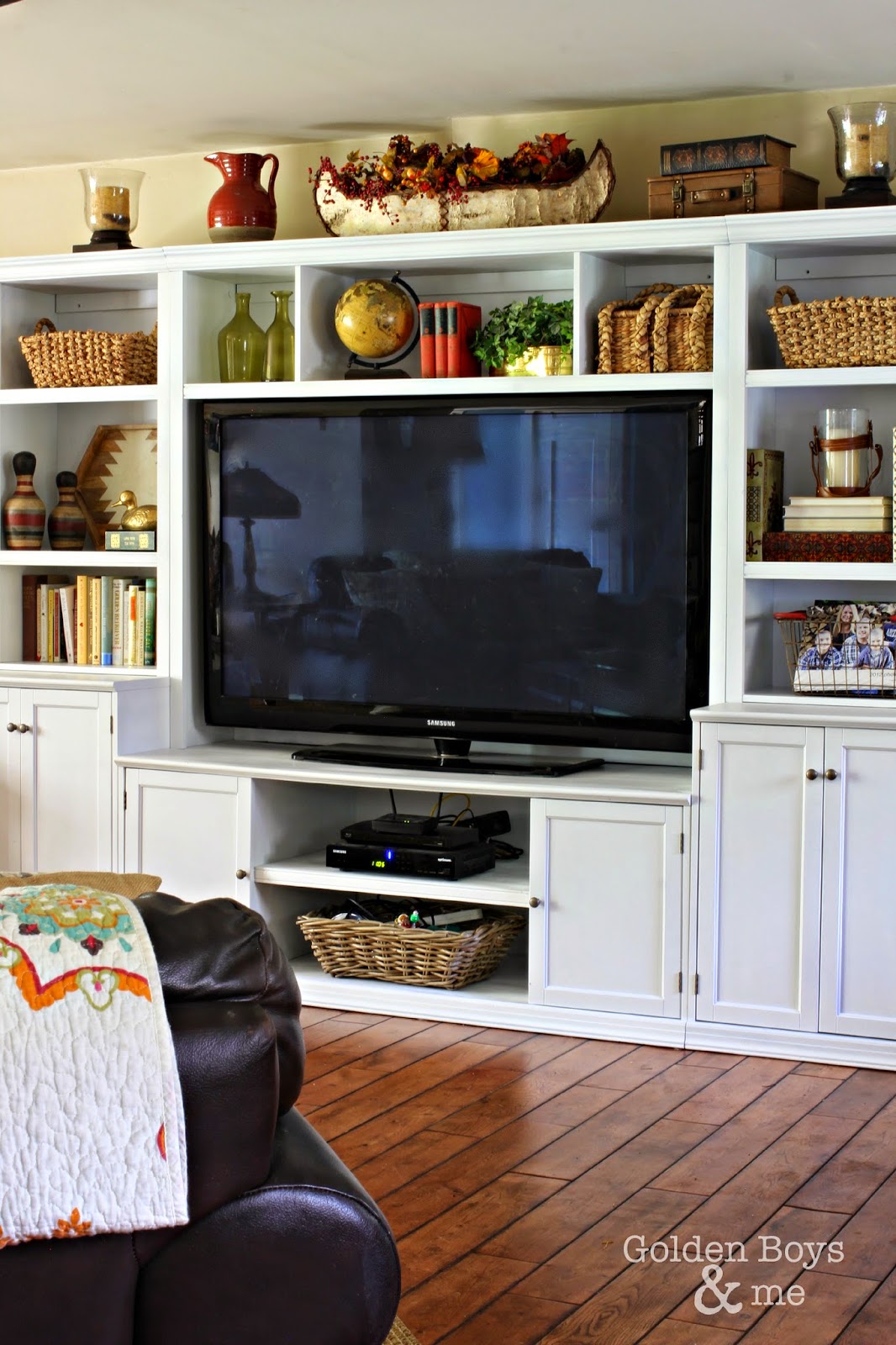 Bookcase styling in white painted wall unit-www.goldenboysandme.com