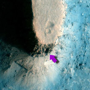 Gua Misterius dan Balok Kayu Sarang Alien di Mars - www.SurgaBerita.com