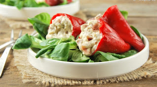 Pimientos asados con tomate, mascarpone y pesto