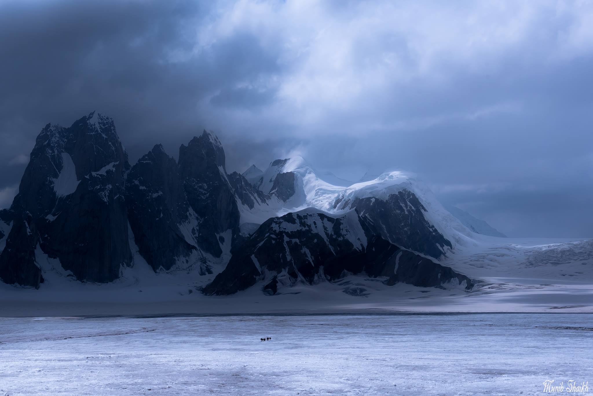 Snow lake trek, Hispar glacier trek, Hispar Biafo glacier trek. Solu La 5330 m, Solu Towers 5947 m left, Hispar Pass 5128 m right, Snow Lake 4877 m bottom on Hispar Biafo glacier trek