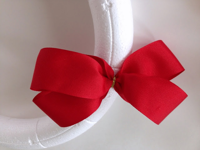 How To Make An Adorable Patriotic Ribbon Bow Wreath : Bowdabra