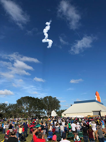 Cell phone image of Falcon Heavy contrails a KSC Rocket Garden (Source: Palmia Observatory)