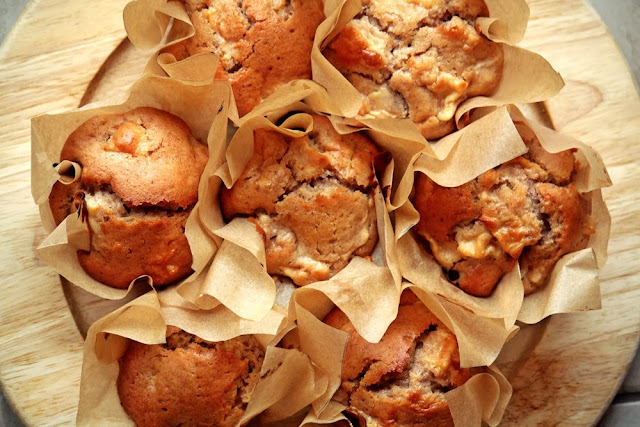 Biszkoptowe muffiny z jabłkiem i cynamonem