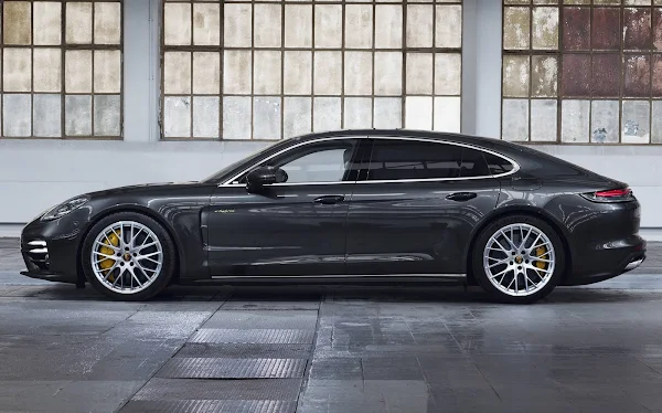 Porsche Panamera Hybrid 2021